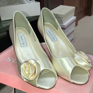 Touch Ups By Benjamin Walk Pumps